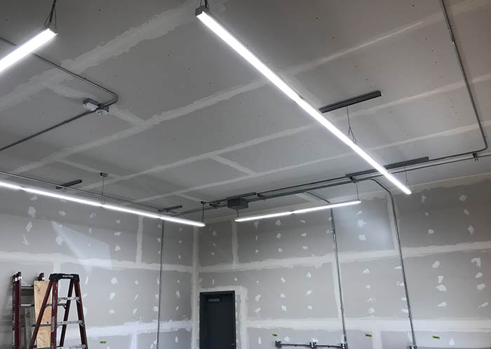 Ceiling lighting fixtures